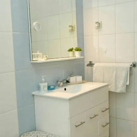 Lakeview Terrace Apartment: Beach-close Retreat With Wi-fi * Vila Real de Santo Antonio