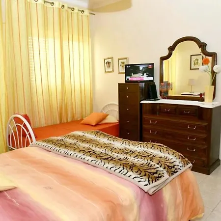 Lakeview Terrace Apartment: Beach-close Retreat With Wi-fi * Vila Real de Santo Antonio