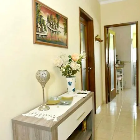 דירה Comfortable With View In Real - 75m²